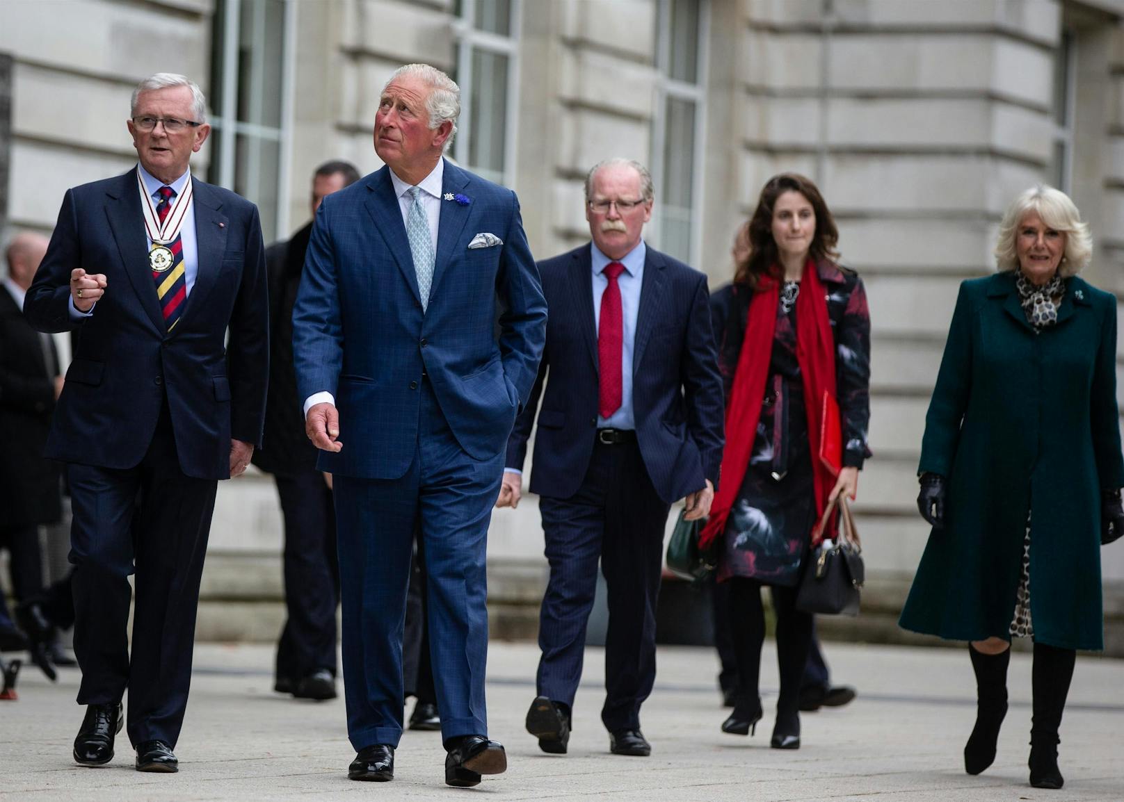 Bei ihrem Besuch in Nordirland legten <strong>Prinz Charles</strong> und <strong>Herzogin Camilla</strong> einen Zwischenstopp in Belfast ein. Dort besuchten sie das Ulster Museum.