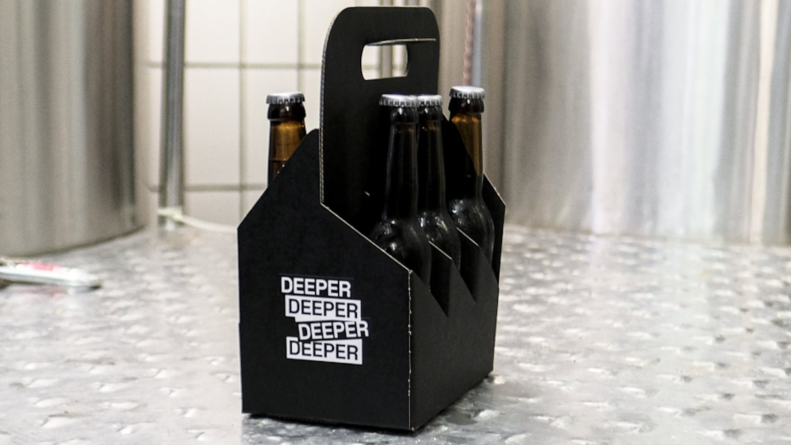 "Deeper" ist das erste Bier, dessen Rezeptur auf AI basiert.