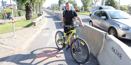 Toni Mahdalik am Pop-up-Radweg im 22.