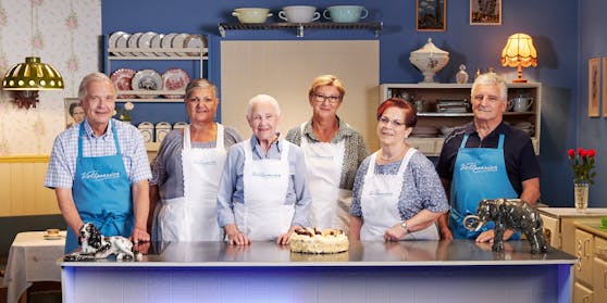 ie „Backademiker“ der OMAsterclass „Perlen der Wiener Mehlspeiskunst“: Hr. Johannes, Fr. Lucia, Mutter Mayr, Fr. Maria, Fr. Christine, Hr. Gerhard (v.l.n.r.)