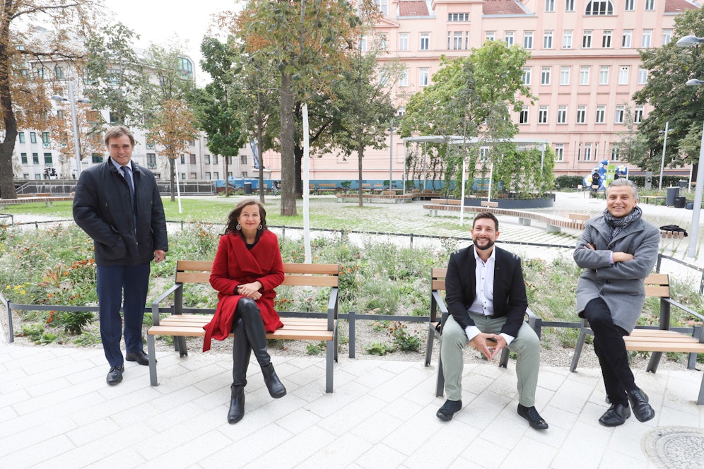 (v.l.n.r.:) Stadtgartendirektor Rainer Weisgram, Umweltstadträtin Ulli Sima, Bezirksvorsteher Markus Rumelhart und SP-Klubchef Josef Taucher eröffneten Wiens ersten 