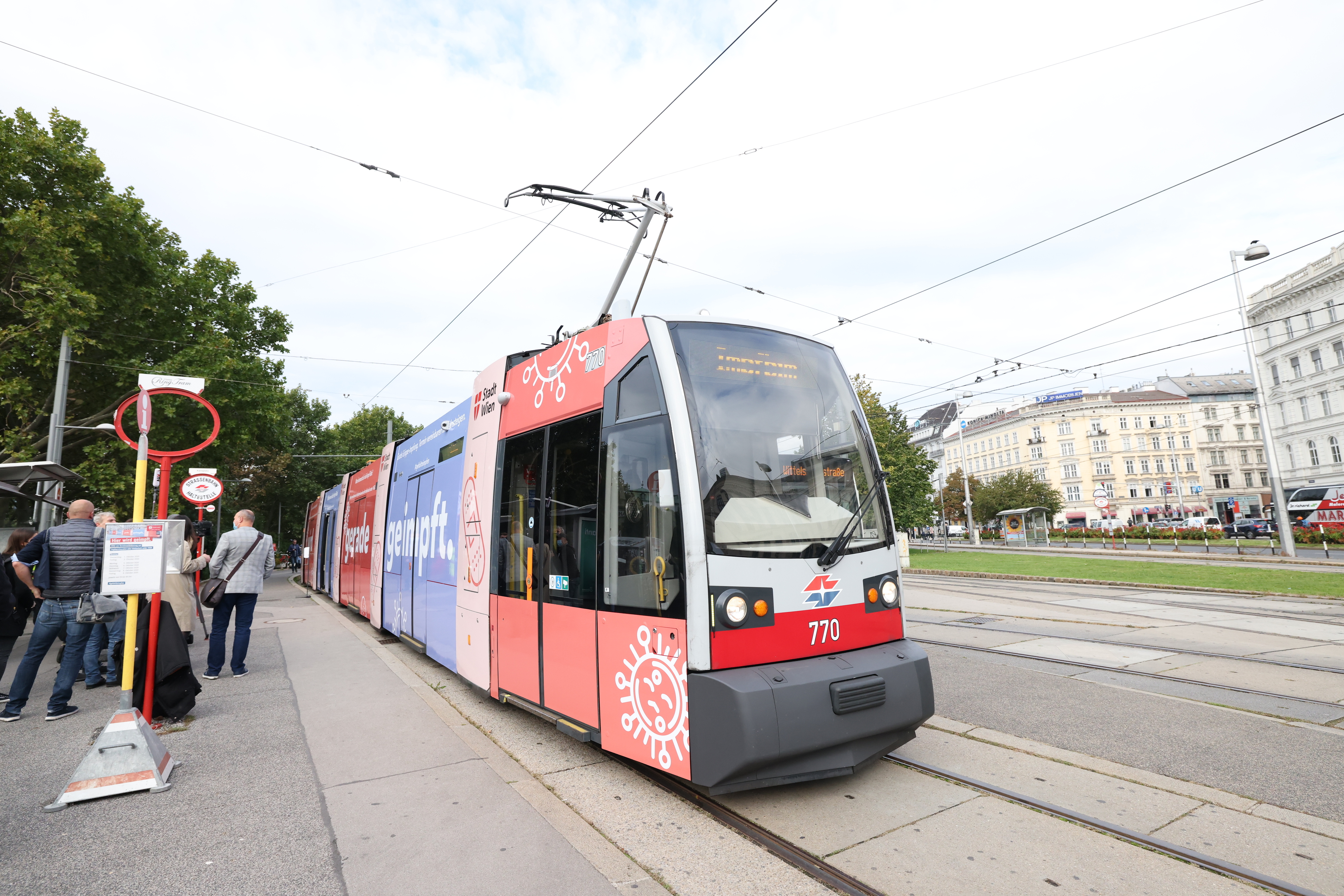 Grippe-Imfpung in der Straßenbahn