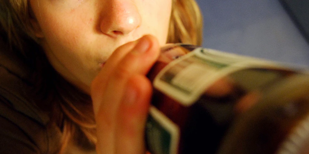 Rund 3.000 Kinder und Jugendliche zwischen 10 und 15 Jahren wurden 2018 allein in Deutschland wegen Alkohols im Krankenhaus behandelt.