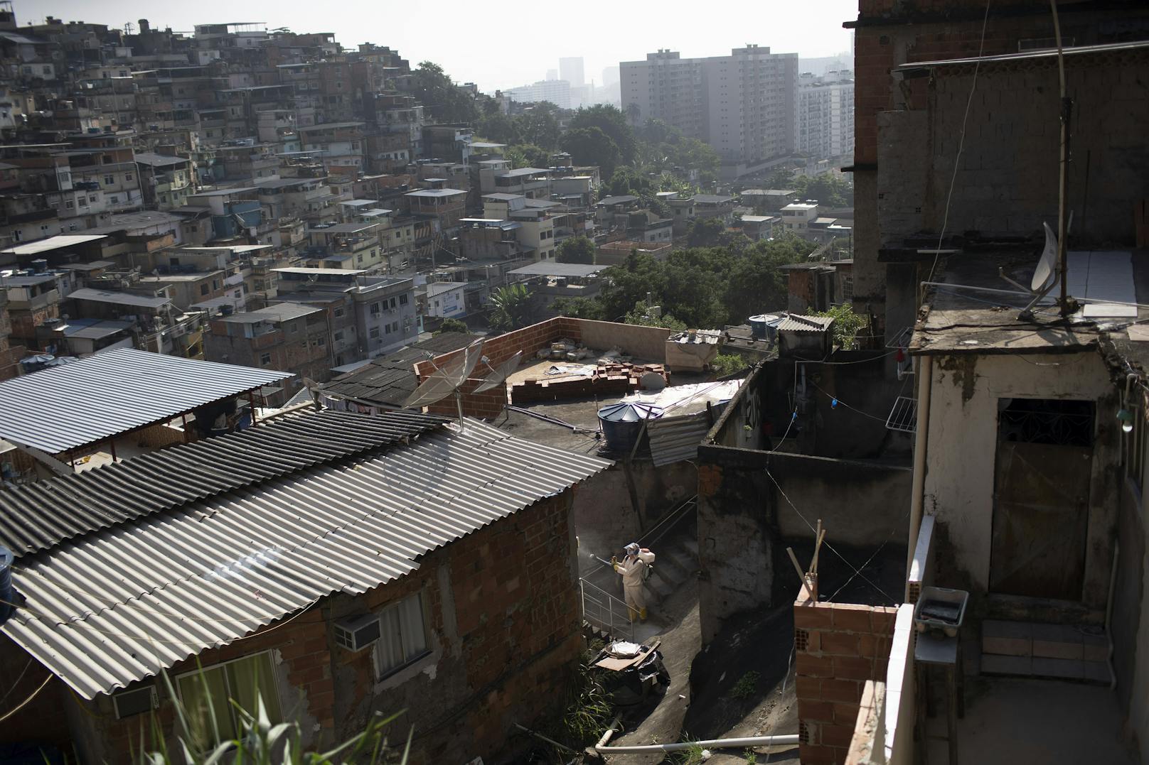 Blick auf eine Favela, ein Armenviertel, rund um Rio de Janeiro, 9. Juni 2020