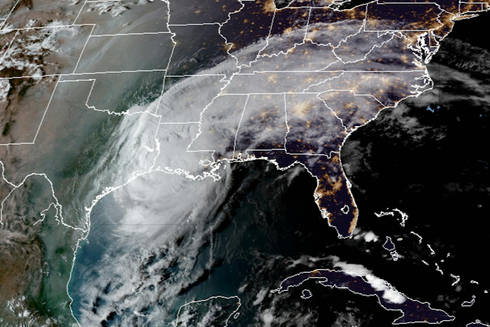 Mit Windgeschwindigkeiten von 150 km/h hat der Wirbelsturm Delta den US-Staat Louisiana erreicht und schwere Schäden angerichtet.