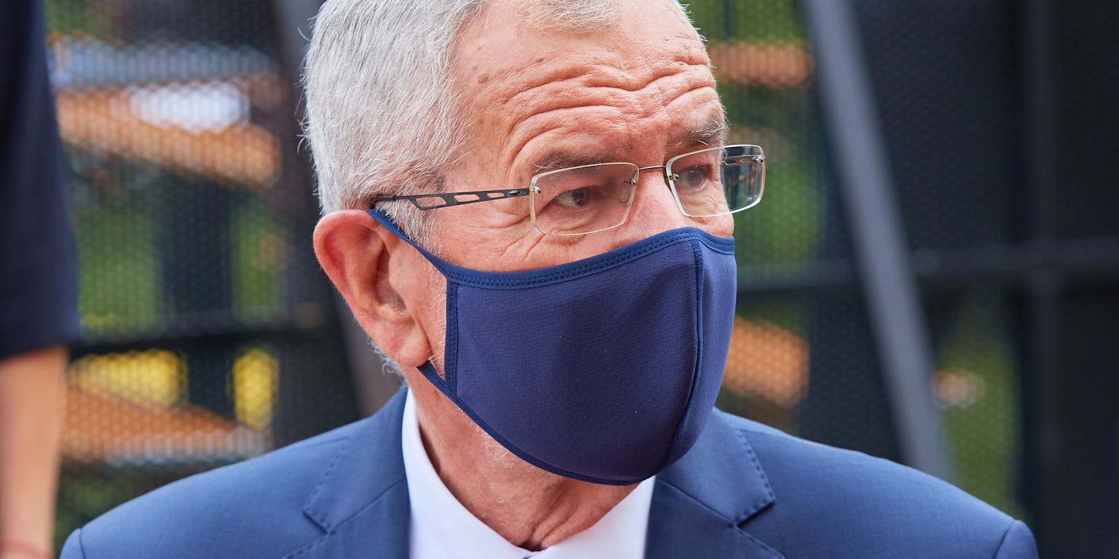 Bundespräsident Alexander Van der Bellen mit Mund-Nasen-Schutz