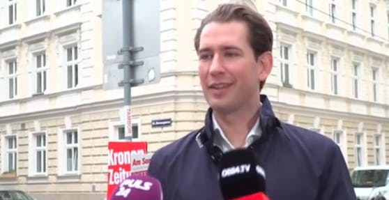 Bundeskanzler Kurz vor seiner Stimmabgabe am 11. Oktober 2020