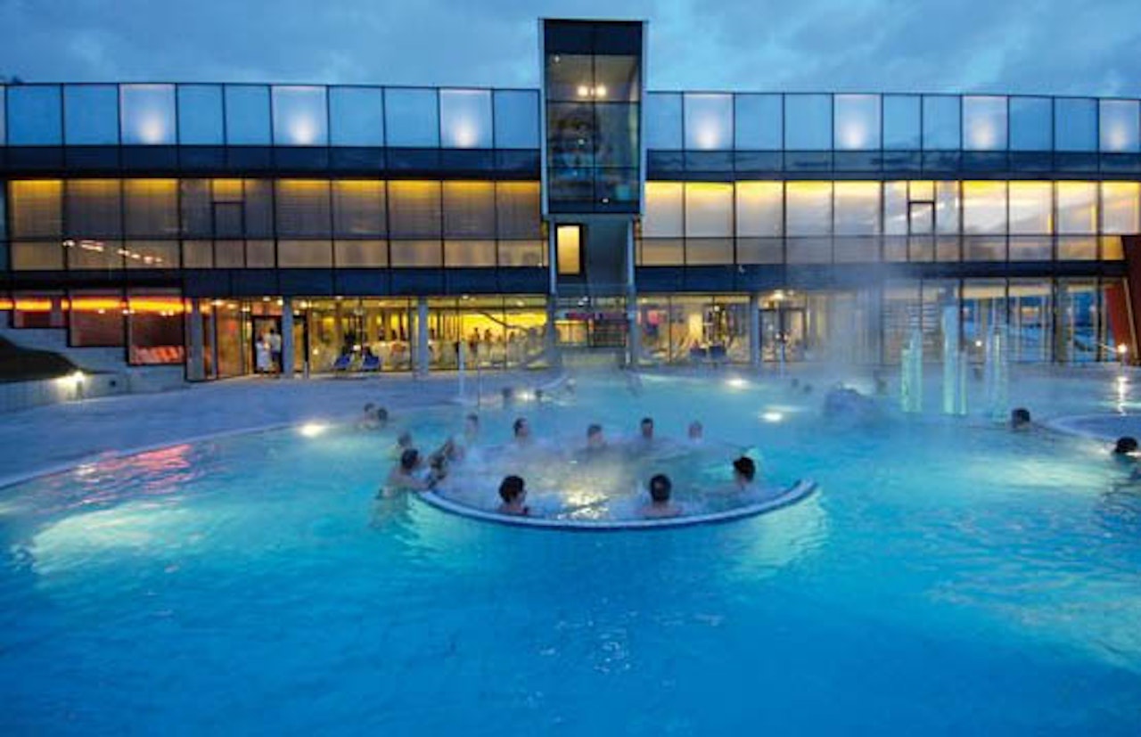 Heute.at - Öffentlicher Aufruf! Corona-Infizierter besuchte Therme