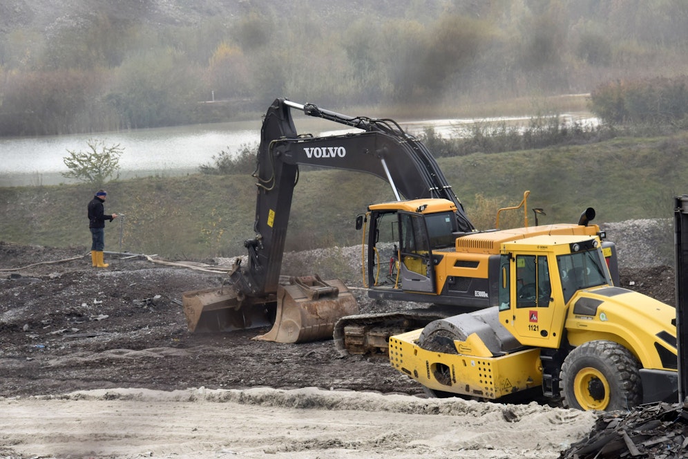 Die Sanierungsmaßnahmen in der kontaminierten Baurestmassendeponie in Ohlsdorf laufen.
