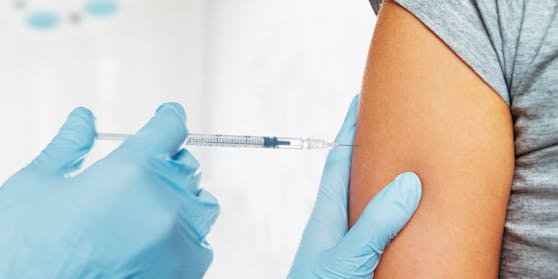 In der Schweiz ist eine Person nach einer Impfung gegen das Coronavirus gestorben.