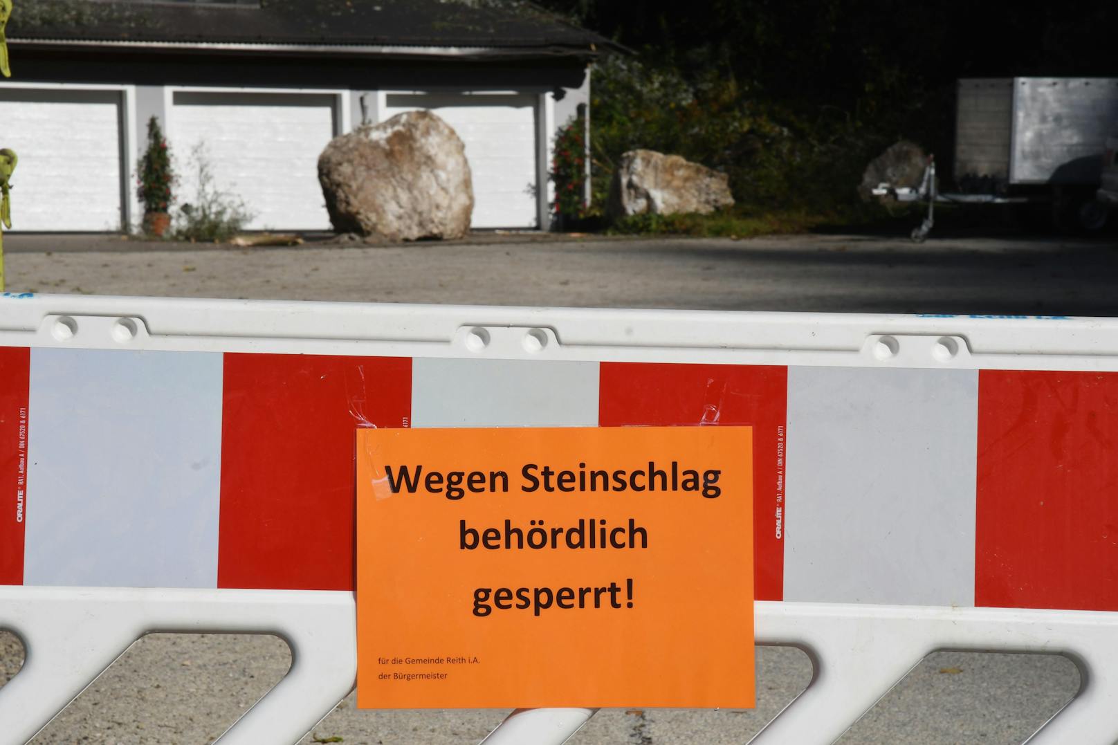 In Tirol mussten nach einem Felssturz mehrere Häuser evakuiert werden.