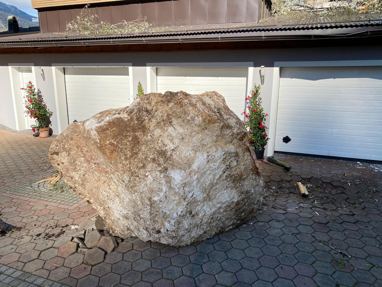Heute.at - Mehrere Wohnhäuser nach Felssturz evakuiert