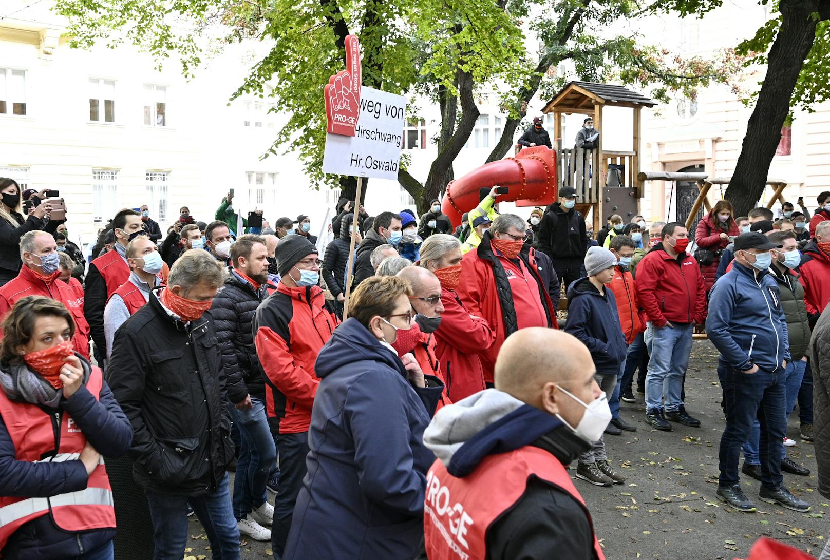 Teilnehmer der Betriebsversammlung in Wien