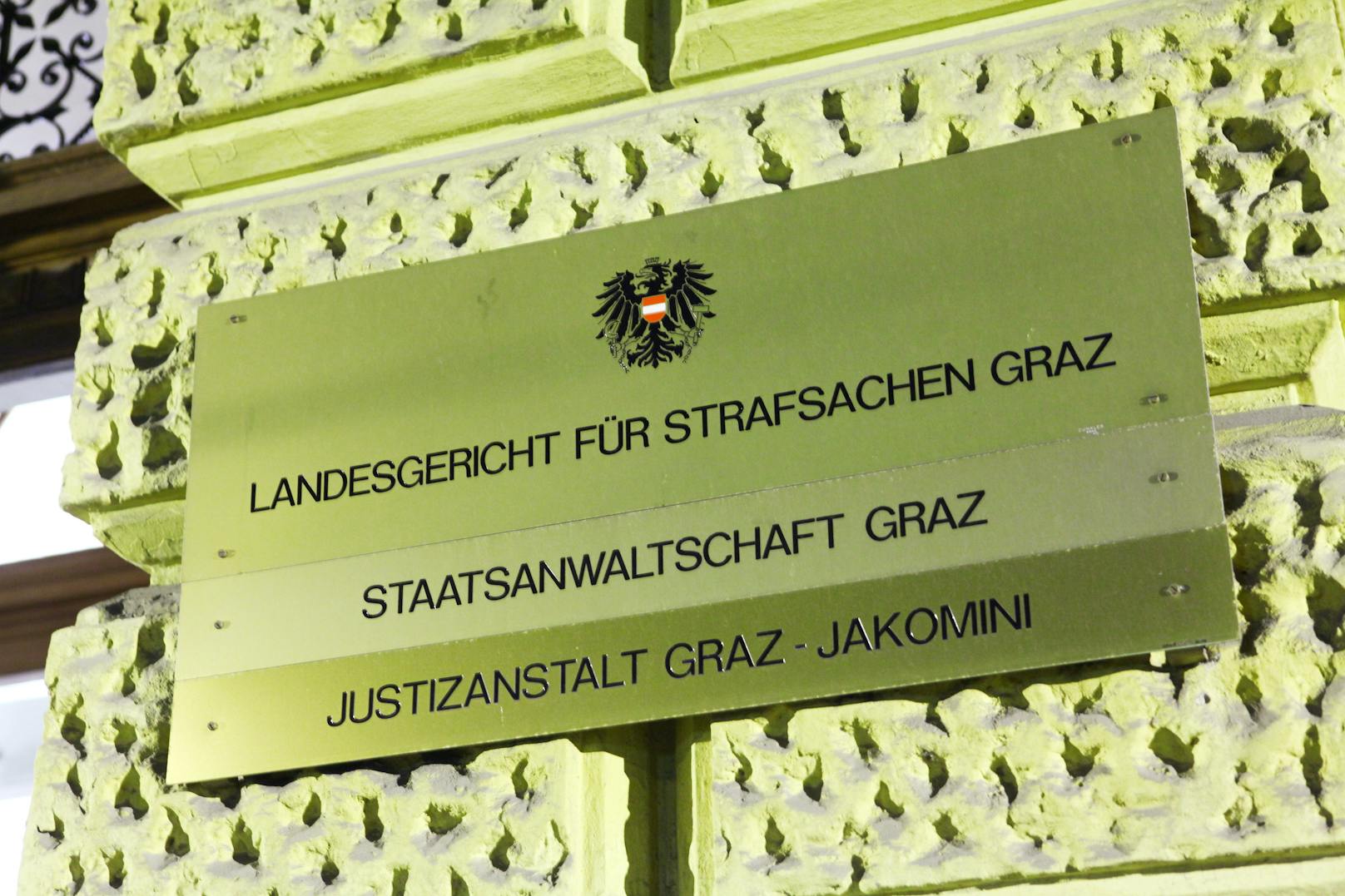 Plakette am Gebäude des Landesgerichts für Strafsachen Graz