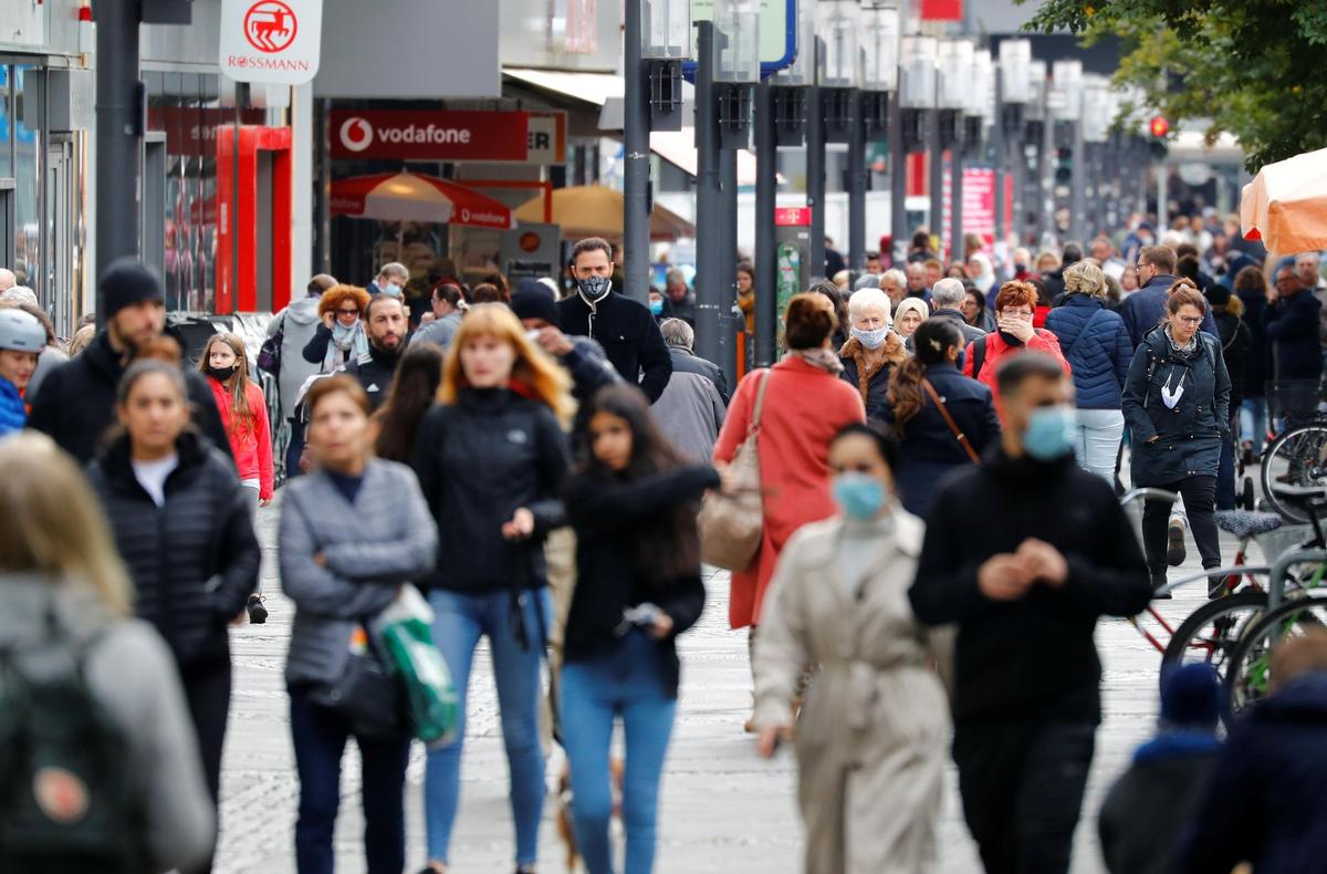6.638 Menschen wurden in Deutschland innerhalb eines Tages zuletzt positiv auf das Coronavirus getestet.