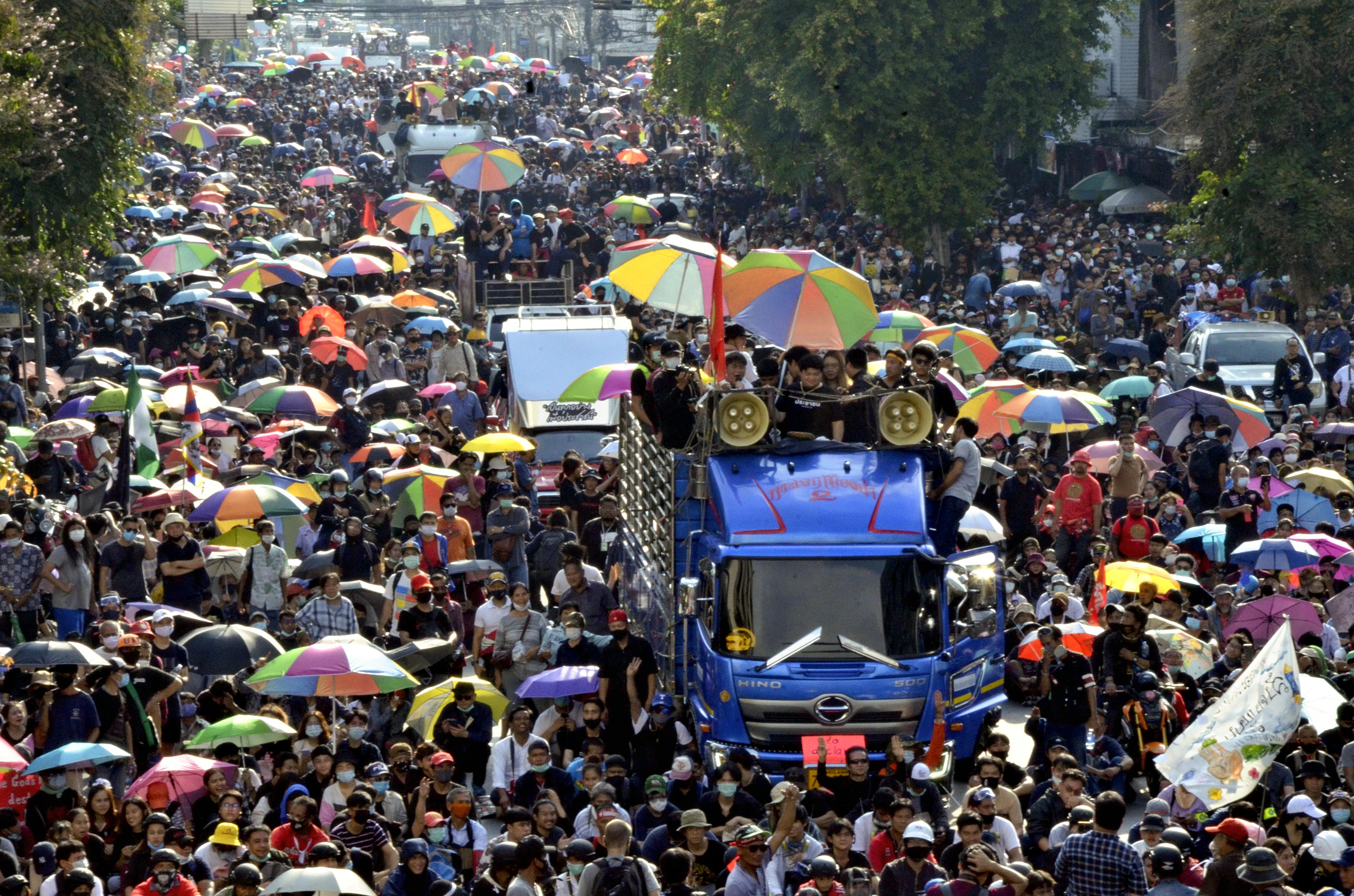 Die Demonstranten fordern den Rücktritt von Regierungschef Prayut Chan-o-cha, Neuwahlen und umfassende Reformen.
