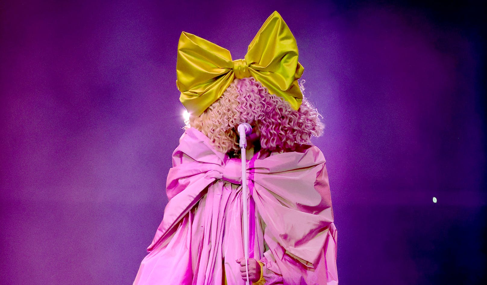 Sia verwirrt Fans mit ihrem Auftritt