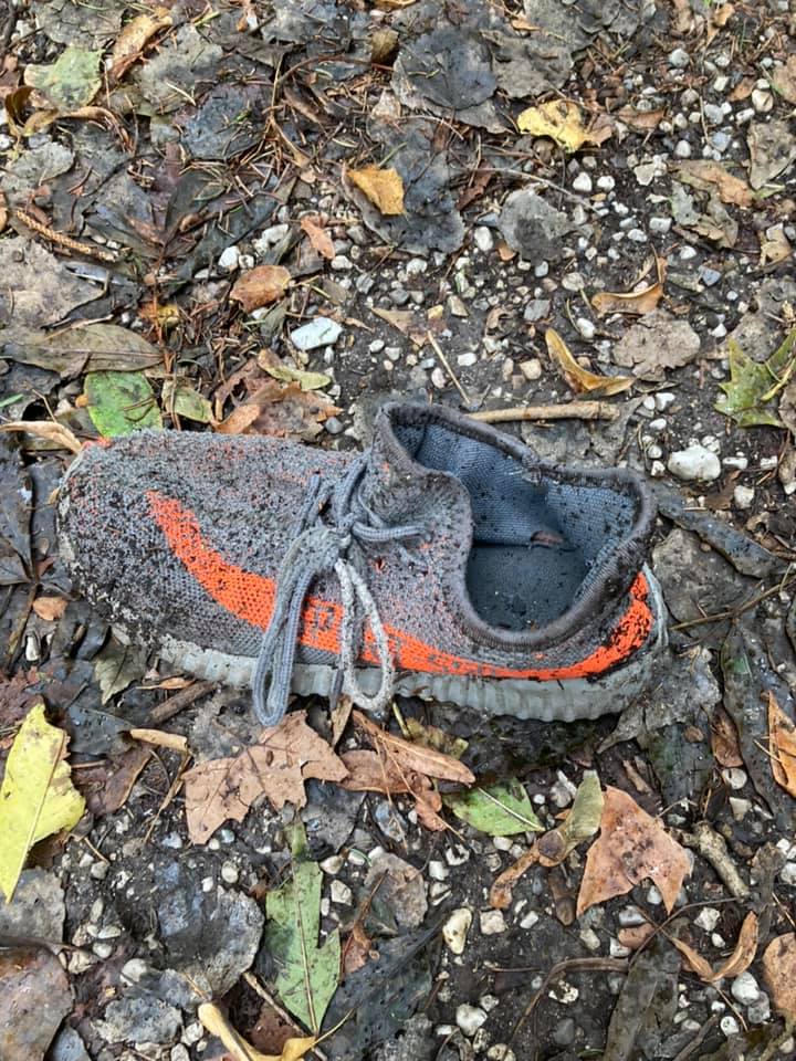 Dieser Schuh blieb zurück.