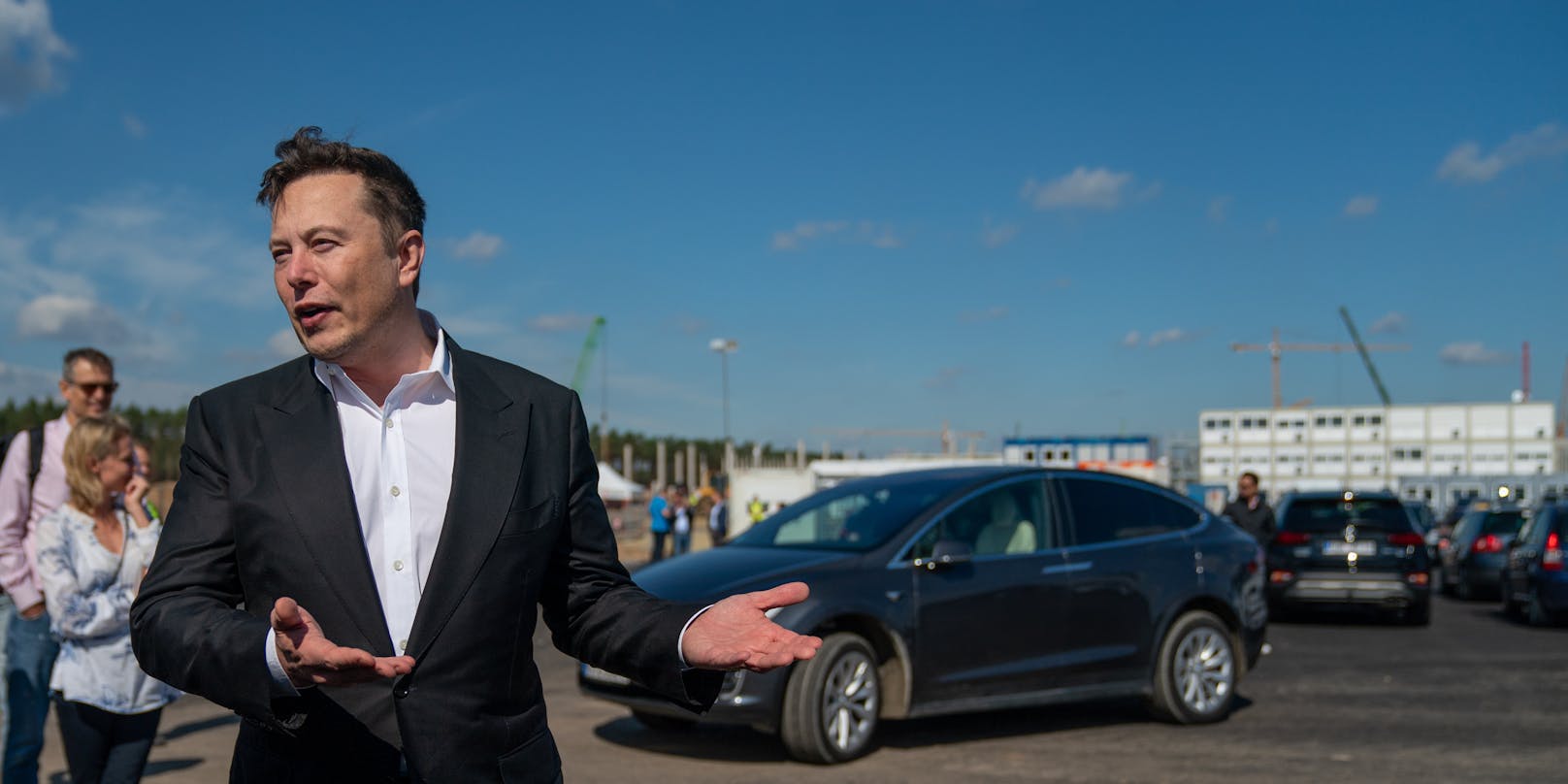 Elon Musk bei einem persönlichen Lokalaugenschein auf der Baustelle in der Grünheide