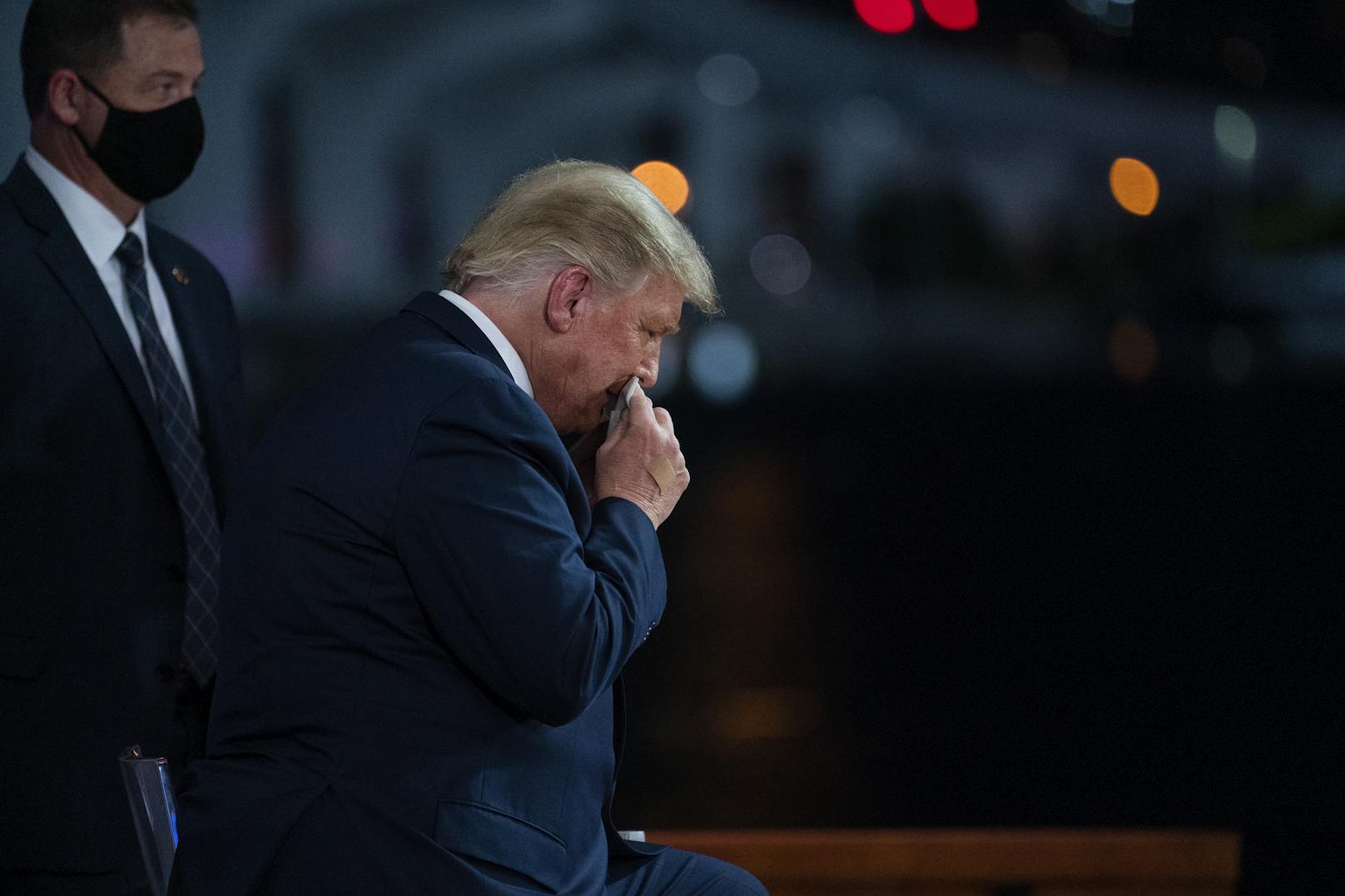 Trump ist zurück – mit Masken-Kritik & Jesus-Vergleich