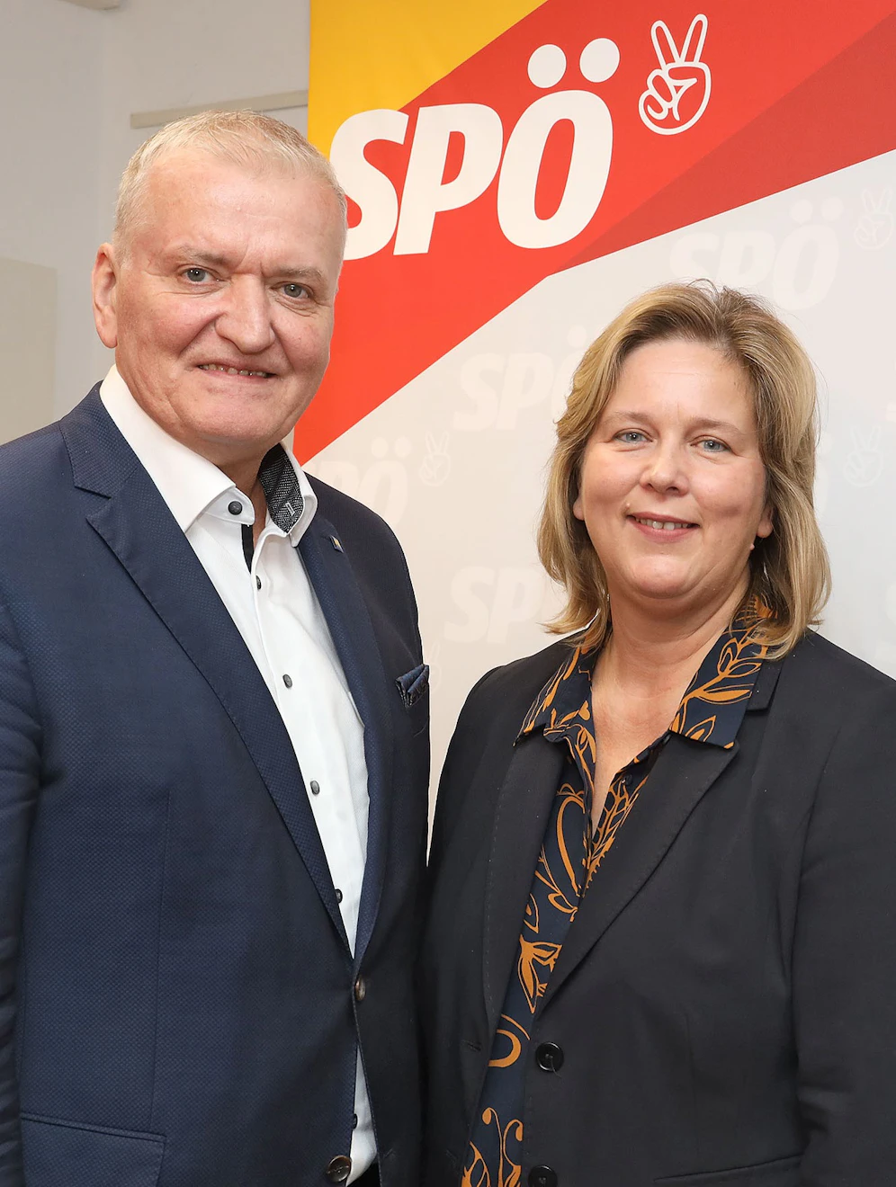 SP initiiert eine Petition zum Thema „Corona-Schulchaos stoppen“: Landesparteivorsitzenden und Landeshauptfrau-Stellvertreter Franz Schnabl und Landtagsabgeordnete Elvira Schmidt.