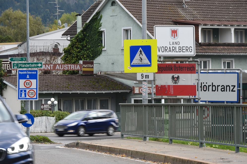 Grenzverkehr zwischen Deutschland und Österreich in Hörbranz am Bodensee. Es gibt nun eine Ausnahmeregelung.