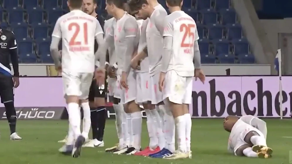 Der merkwürdige Freistoß-Trick von Douglas Costa