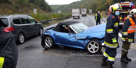 Das Cabrio kam auf den Rädern zum Stillstand.