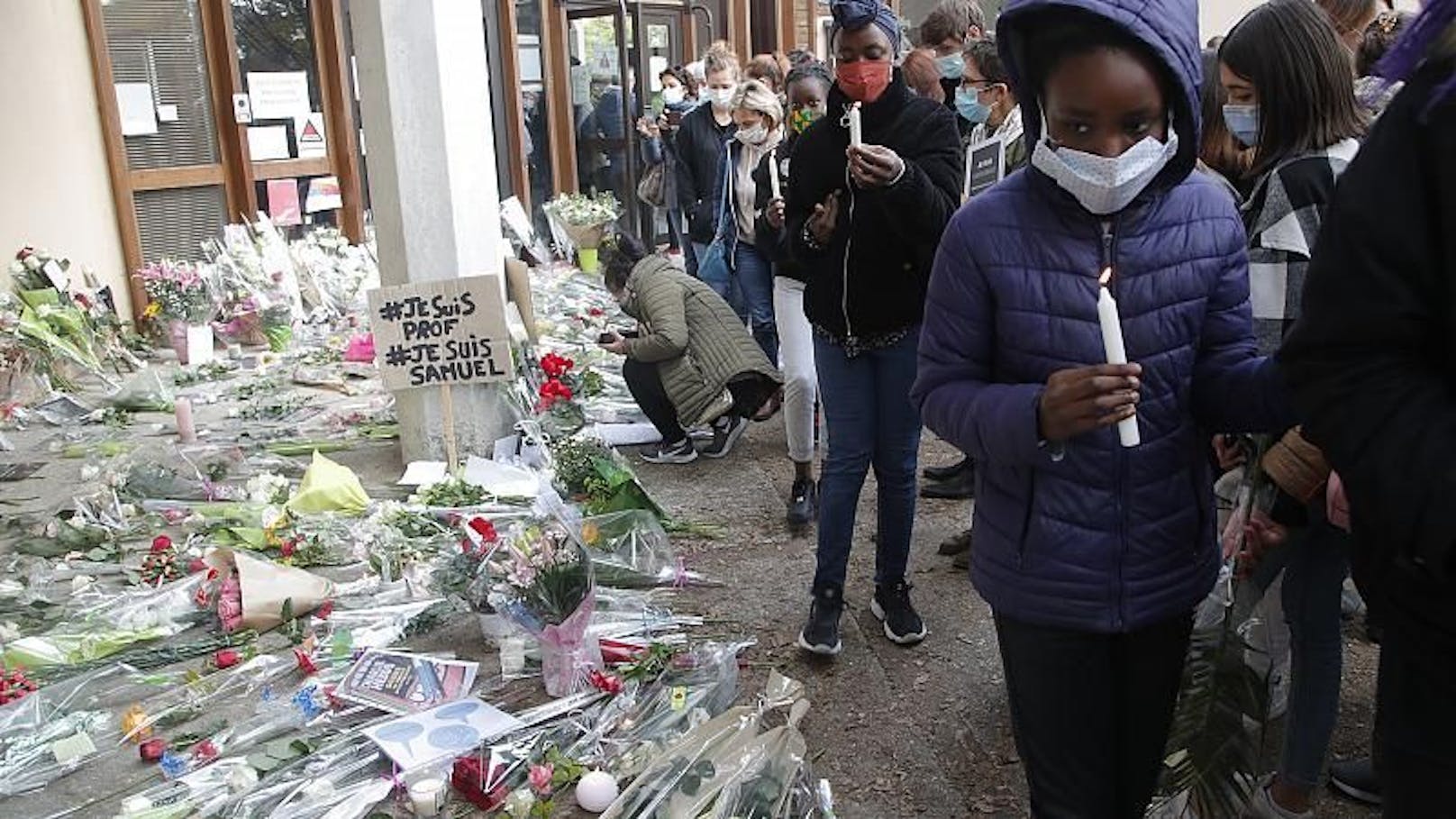 In Frankreich gedenkt man dem getöteten Lehrer. 