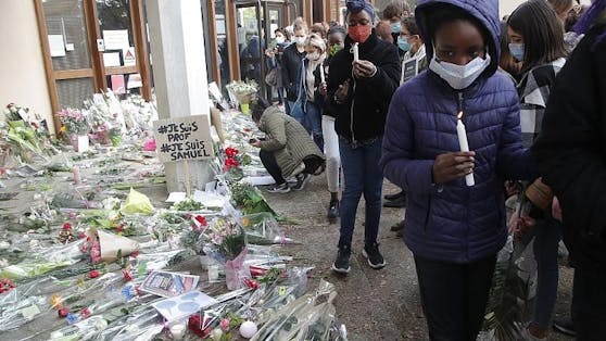 In Frankreich gedenkt man dem getöteten Lehrer.