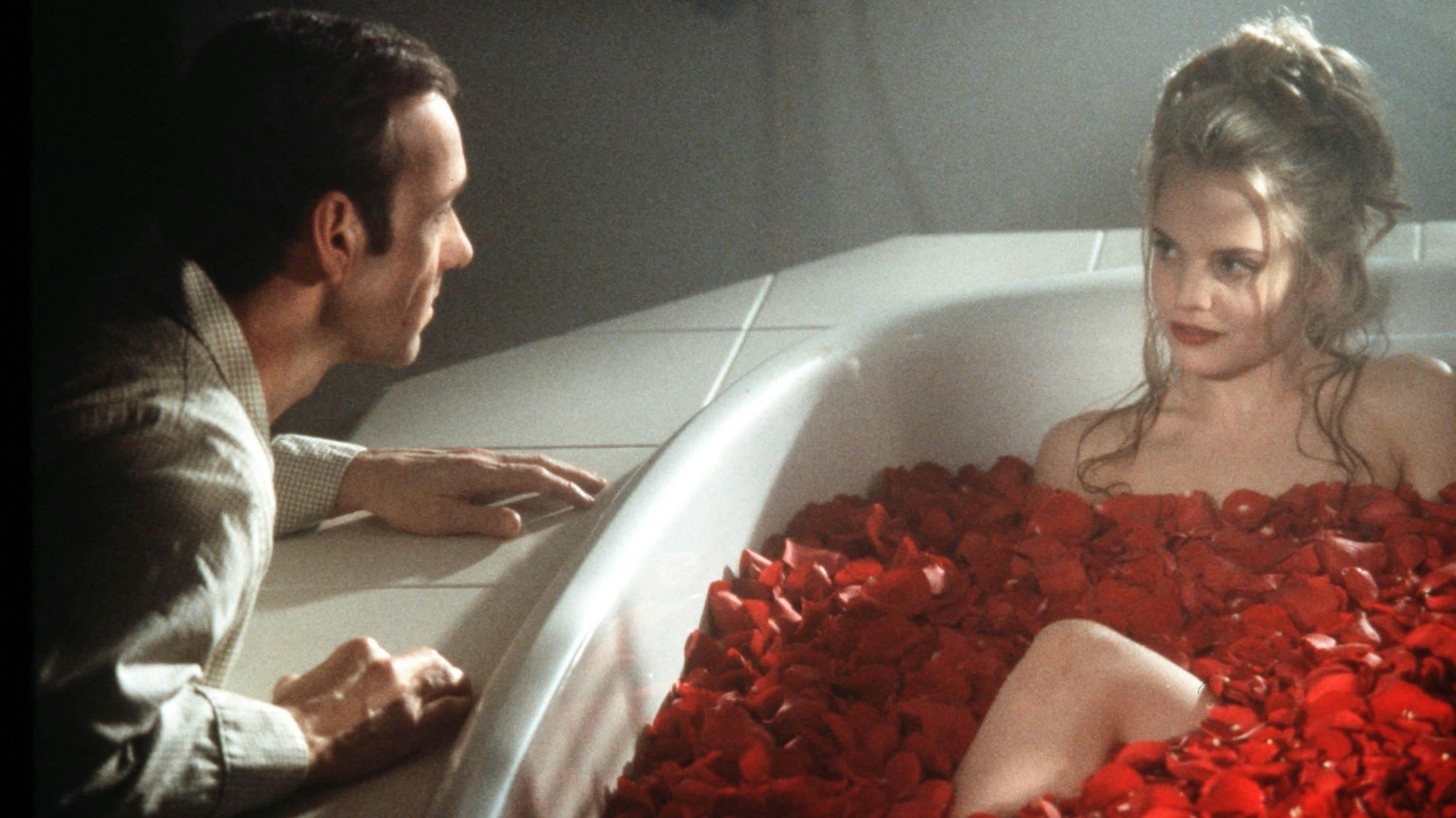 Als Cheerleaderin Angela verdrehte <strong>Mena Suvari </strong>(re.) 1999 in "American Beauty" <strong>Kevin Spacey</strong> (li.) den Kopf. Jetzt wird sie zum ersten Mal Mutter.