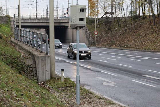 Klein und unscheinbar, aber effektiv. Linz bekommt vier neue Rotlichtblitzer-Standorte.