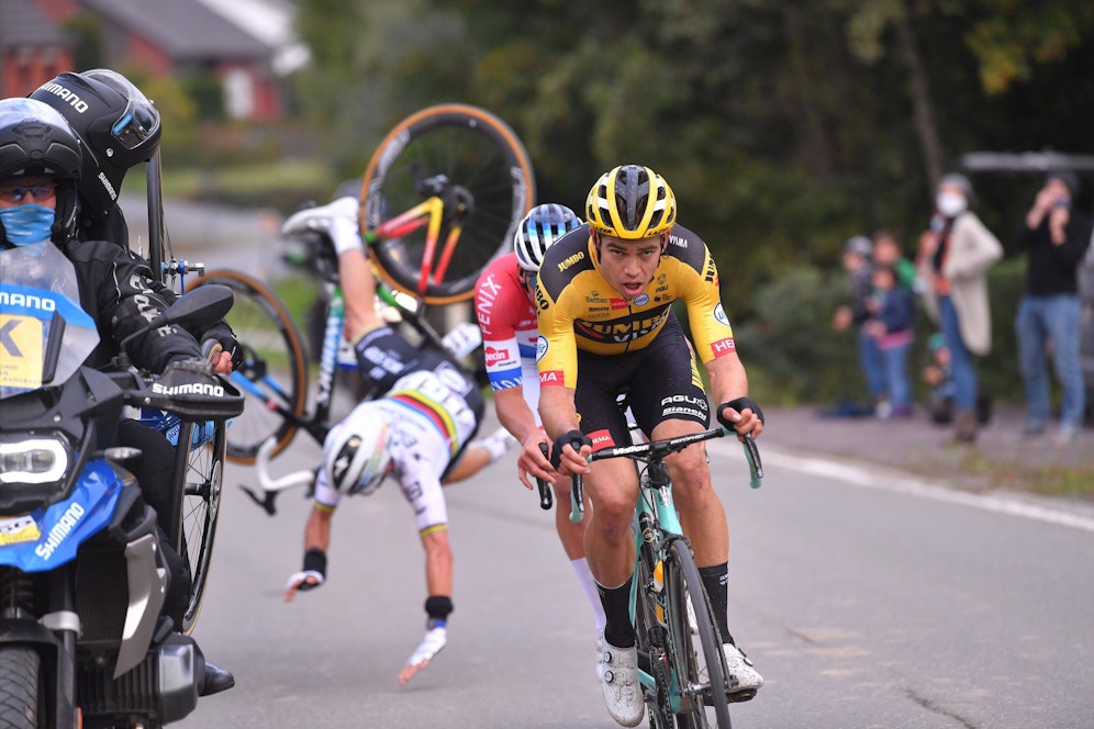 Weltmeister Alaphilippe stürzt bei der Flandern-Rundfahrt schwer.