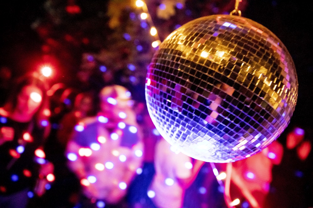 Gleich zwei illegale Corona-Partys musste die Polizei in der Nacht auf Sonntag auflösen.