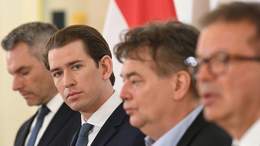  Innenminister Karl Nehammer (ÖVP), Bundeskanzler Sebastian Kurz (ÖVP), Vizekanzler Werner Kogler (Grüne) und Gesundheitsminister Rudolf Anschober (Grüne).
