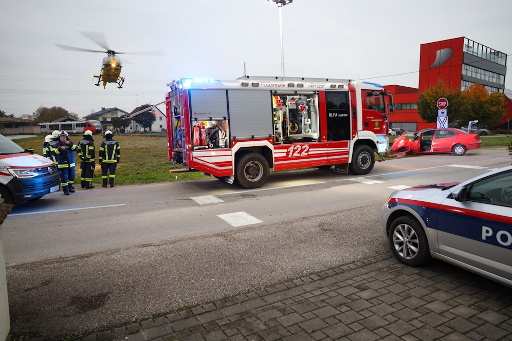 Ein Zug kollidierte mit einem Auto – die Lenkerin starb noch am Unfallort.