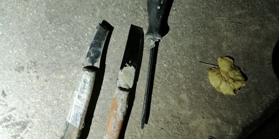 Mit diesen Gerätschaften wollten die zwei Männer in die Wohnung einbrechen.