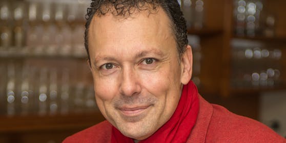 Der Stockerauer Wolf Frank ist seit 31 Jahren erfolgreich als "Stimmwunder" unterwegs - jetzt bangt er um seine Zukunft.