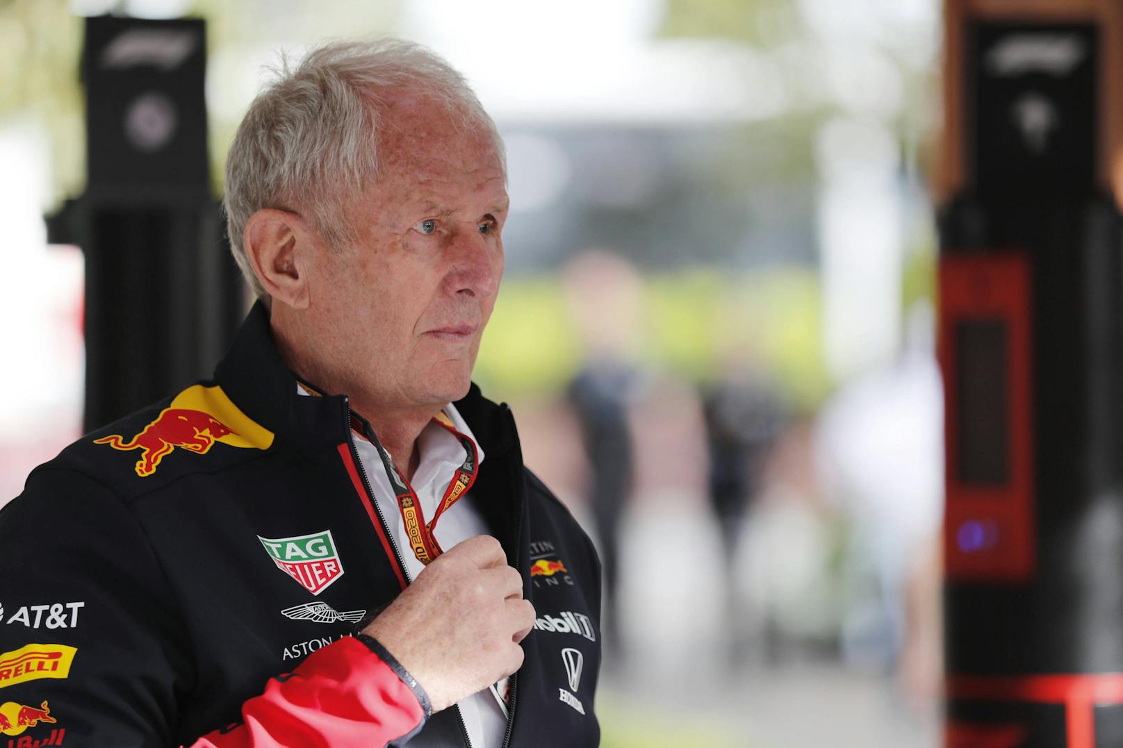 Red-Bull-Motorsportdirektor Helmut Marko braucht einen neuen Motor. 