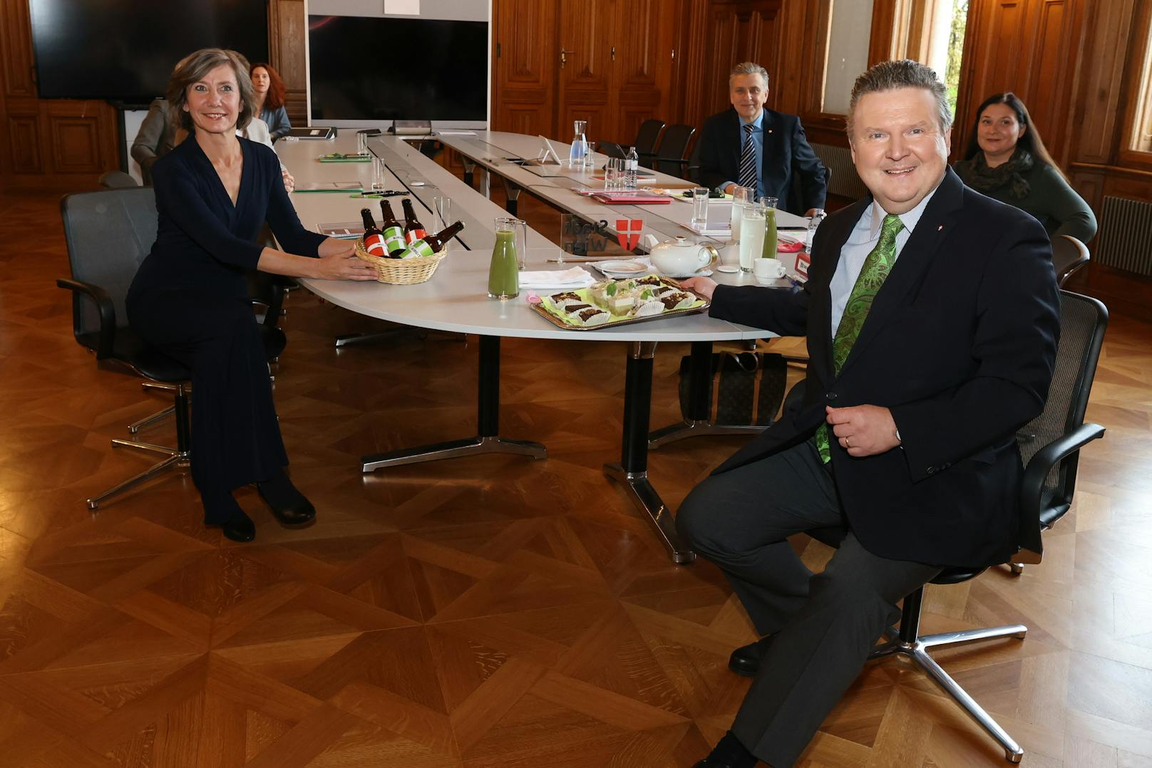Neben Ludwig im SPÖ-Verhandlerteam:&nbsp;Landesparteisekretärin Barbara Novak und Klubobmann Josef Taucher