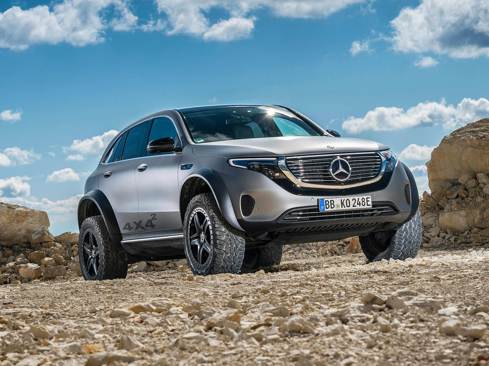 Mercedes zeigt EQC mit extremen Offroad-Fähigkeiten