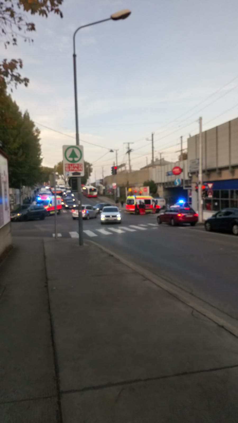 Laut der Leserin war auch das Unfallkommando vor Ort.