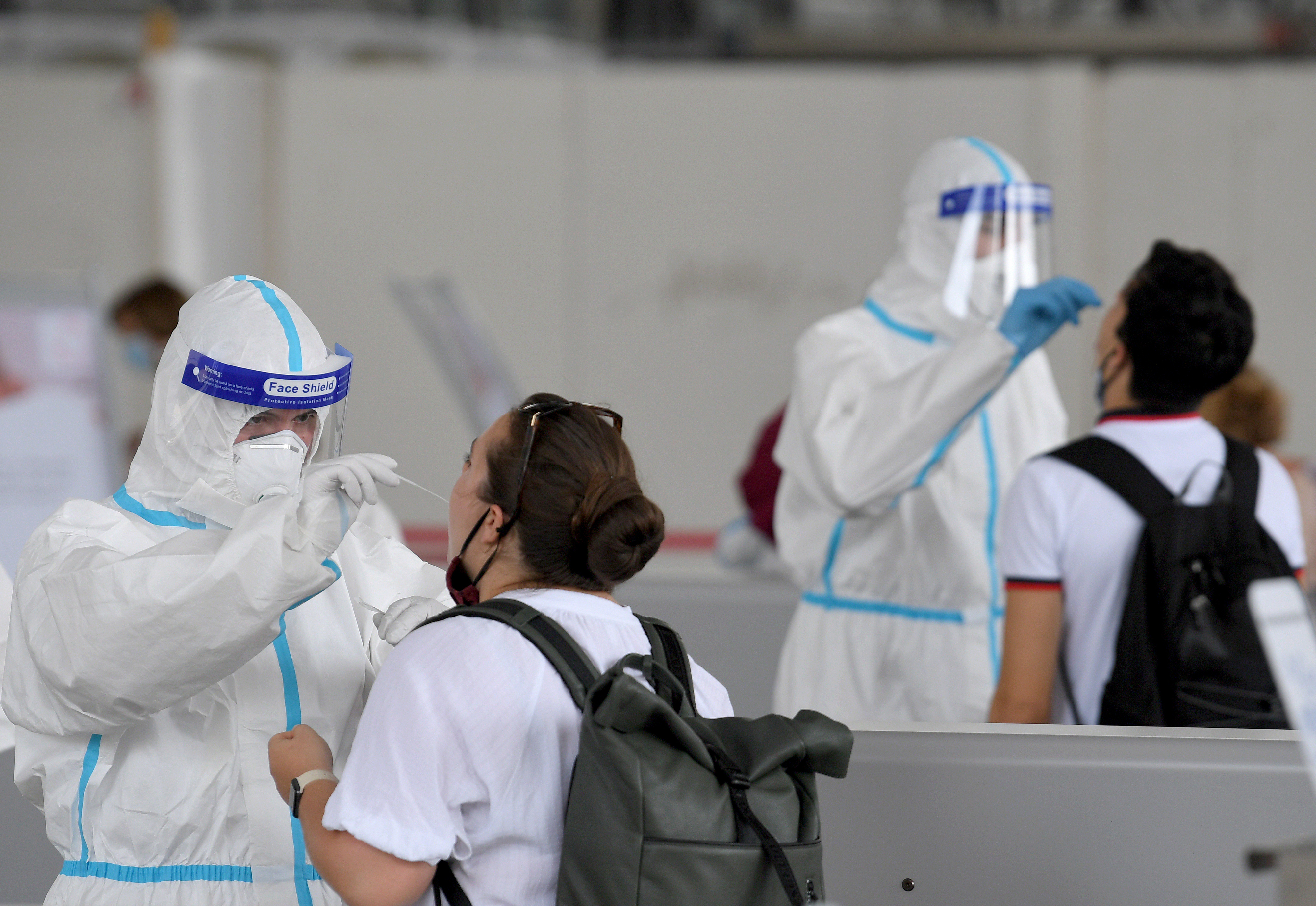 Testabnahme in einer Covid-19-Teststraße für 15-Minuten-Schnelltests vor Beginn einer Lehrveranstaltung der WU-Wien im Austria Center Vienna in Wien am 16. September 2020