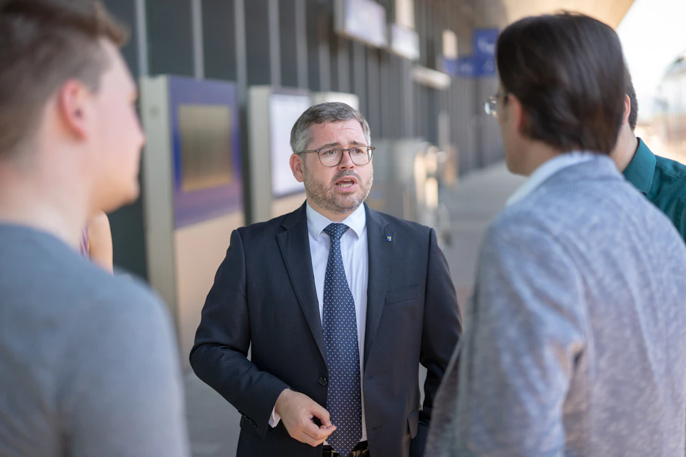 VP-Landesrat Ludwig Schleritzko befürchtet, dass durch schlechtere Öffi-Verbindungen die Leute weniger auf die Bahn umsteigen.