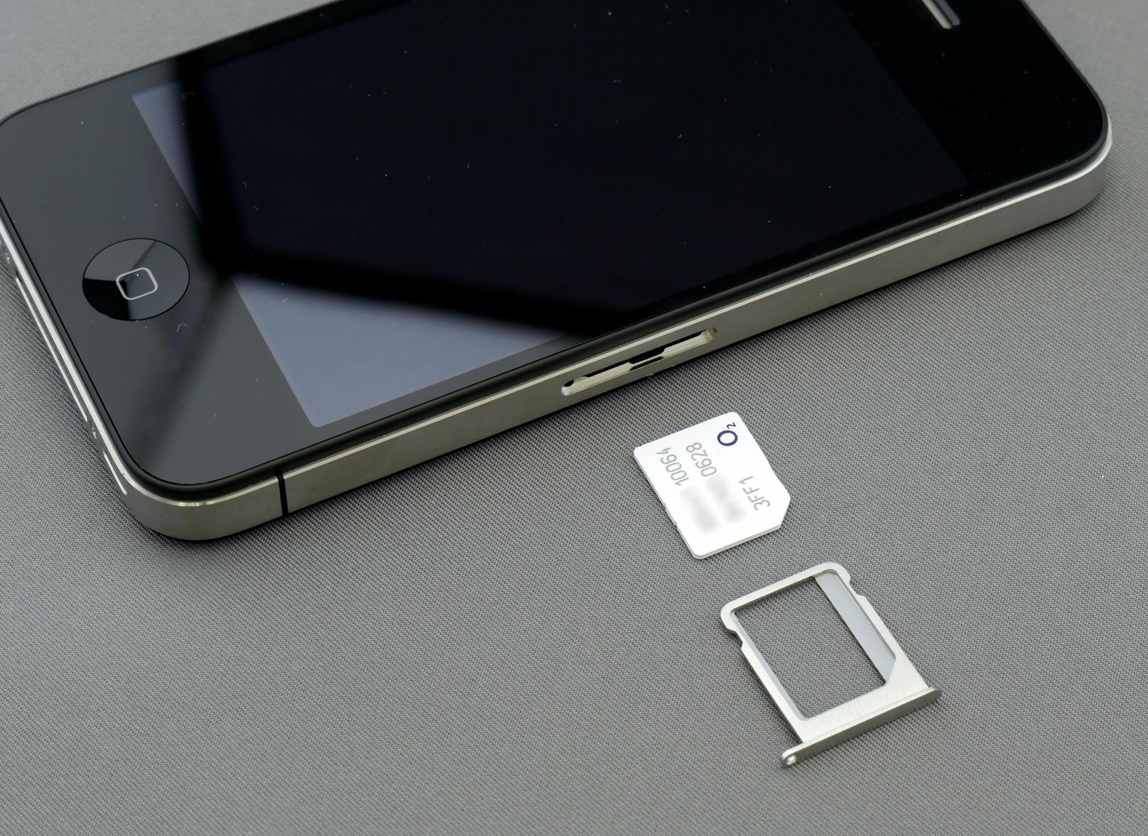 Mit der eSIM entfällt das Einlegen einer SIM-Karte ins Smartphone.