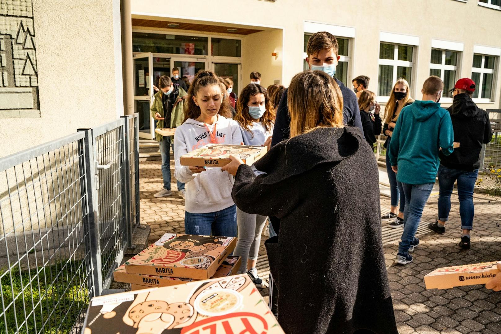 ...100 Pizzen für die Schüler der HAK in Waidhofen an der Ybbs.