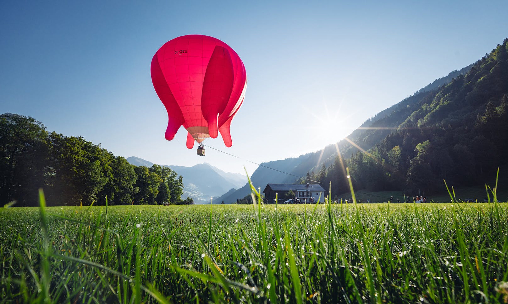 Der Heißluftballon in Form eines Kuheuters wird - bei gutem Wetter - am kommenden Nationalfeiertag über Wien schweben. Die "soziale Skulptur" der Wiener  Künstlerin Barbara Anna Husar soll für den Wertewandel stehen.