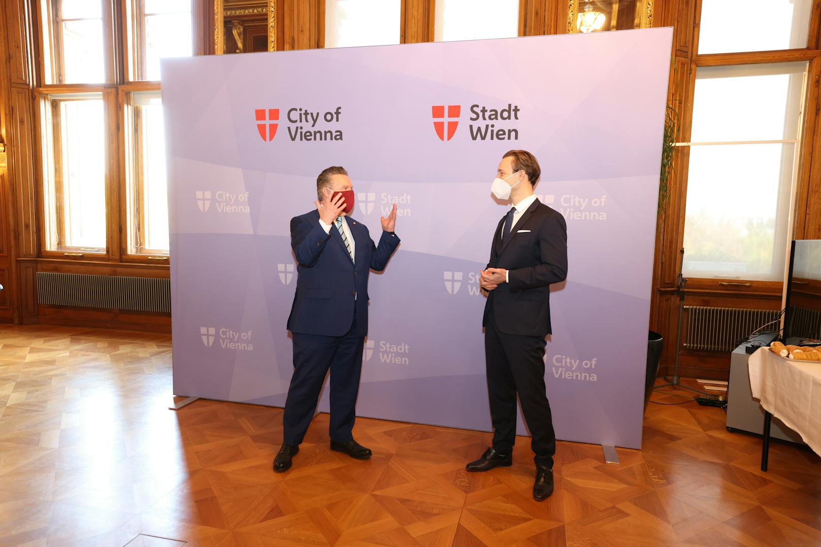Bürgermeister Michael und Ludwig (SPÖ) und Wiens ÖVP-Chef Gernot Blümel vor dem Sondierungsgespräch.