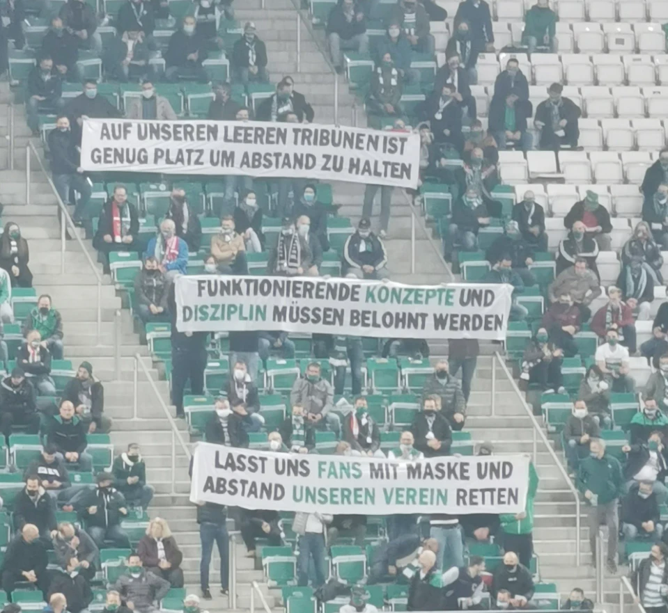 Rapid-Fans mit ihrer Botschaft