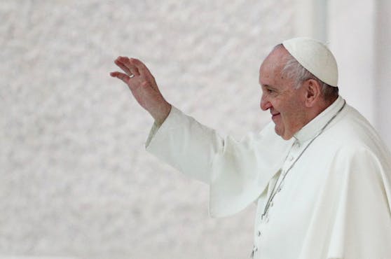 Papst Franziskus hat sich nach Medienberichten für einen gesetzlichen Schutz der Lebensgemeinschaft von gleichgeschlechtlichen Paaren ausgesprochen.